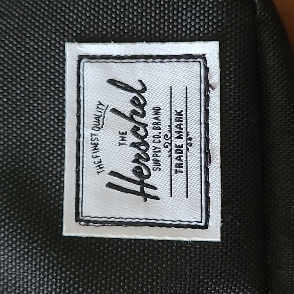 NWOT Herschel TCU Belt Bag - Picture 2 of 8